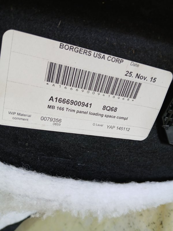 Обшивка багажника задняя правая gl 450 2015 x166 276 3.0 biturbo Обшивка багажника задняя правая gl 450 2015 x166 276 3.0 biturbo