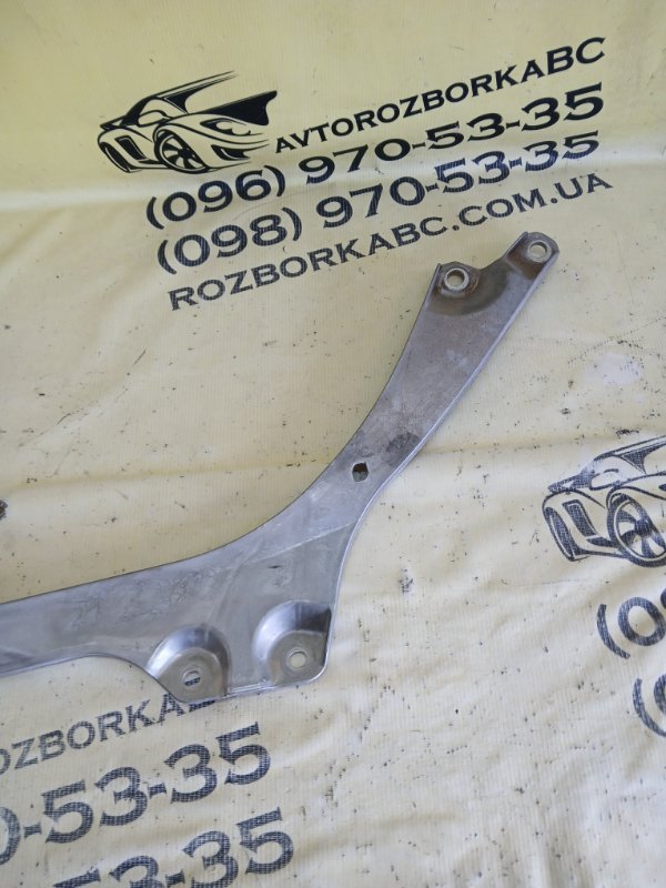 Розпорка передних стоек передняя BMW 530 G30 XB1142M0 Розпорка передних стоек передняя BMW 530 G30 XB1142M0