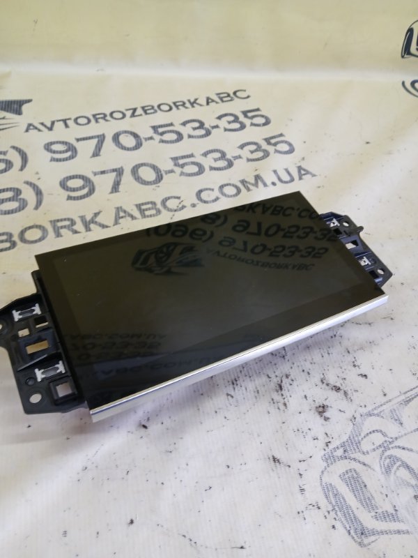 Дисплей мультимедия Q8 2019 DCBD