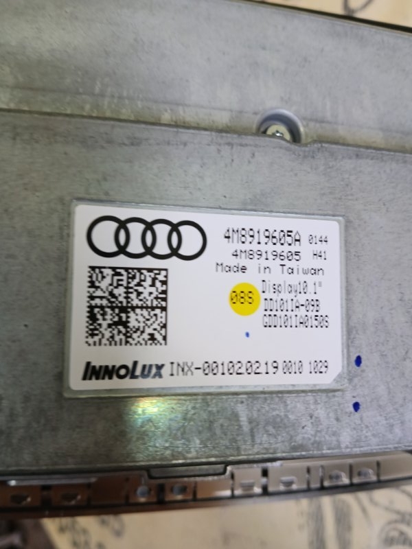 Дисплей мультимедия Q8 2019 DCBD