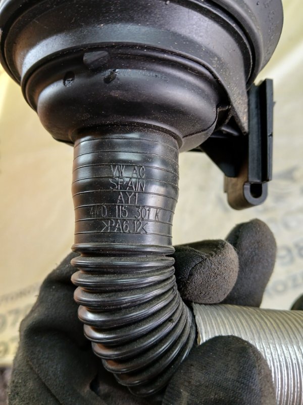 Маслозаливная горловина Q8 2019 DCBD Маслозаливная горловина Q8 2019 DCBD