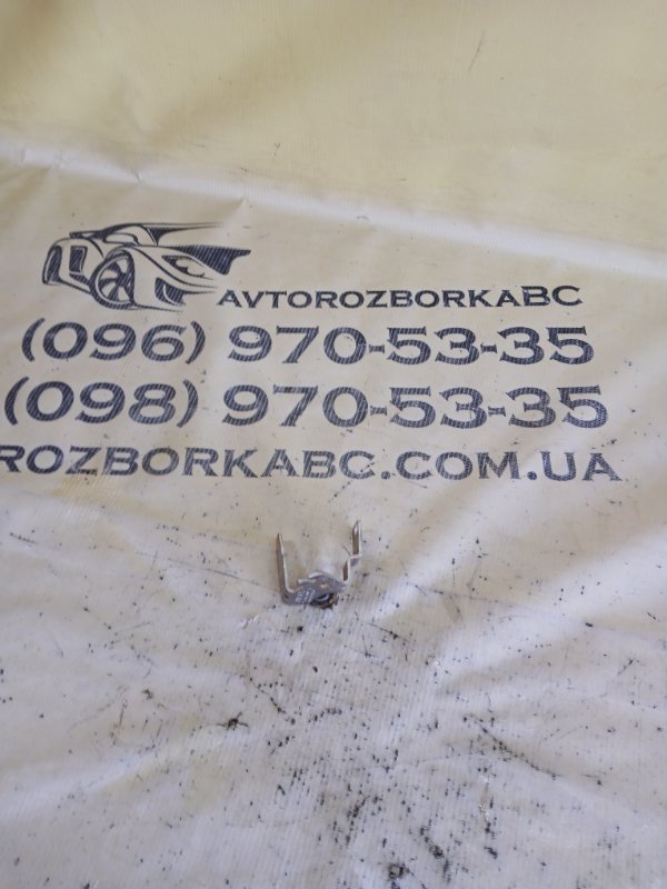 Запчасть кронштейн проводки Audi Q8 2019 DCBD 06M971502A Б/У Кронштейн проводки Audi Q8 2019 DCBD 06M971502A Б/У