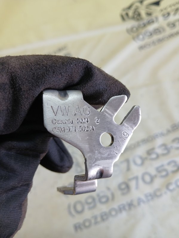 Кронштейн проводки Audi Q8 DCBD Кронштейн проводки Audi Q8 DCBD