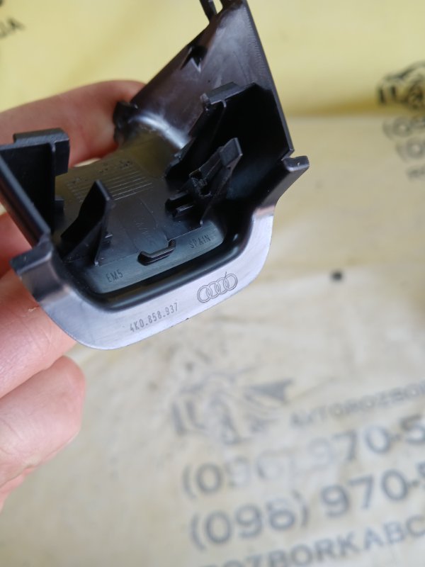 Накладка зеркала салонного Audi Q8 DCBD Накладка зеркала салонного Audi Q8 DCBD