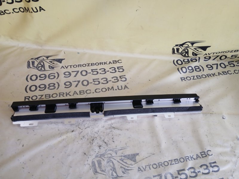 Солнцезащитная шторка задняя левая Q8 2019 DCBD Солнцезащитная шторка задняя левая Q8 2019 DCBD