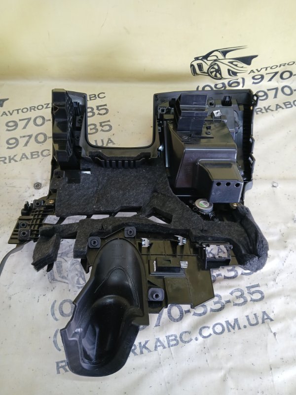 Бардачок передний левый Q8 2019 DCBD Бардачок передний левый Q8 2019 DCBD