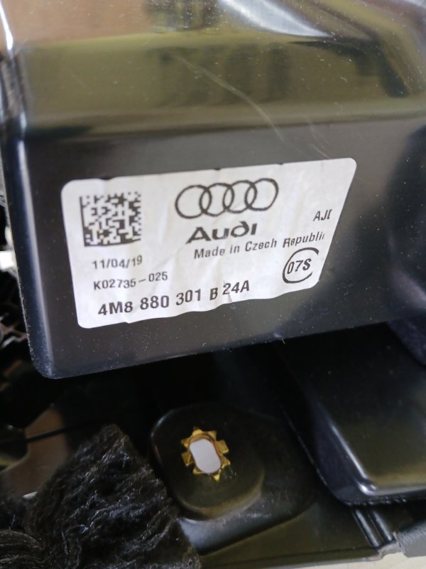 Бардачок передний левый Q8 2019 DCBD Бардачок передний левый Q8 2019 DCBD