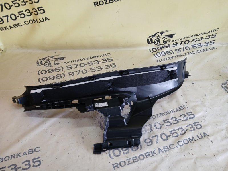 Накладка стойки правая Q8 2019 DCBD Накладка стойки правая Q8 2019 DCBD