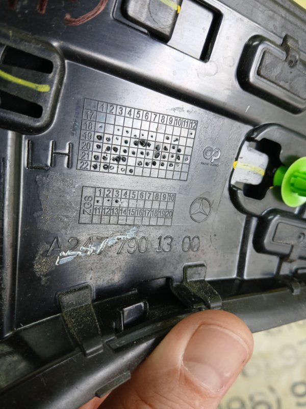 Накладка багажника задняя левая GLB 2022 250 26092030411829 Накладка багажника задняя левая GLB 2022 250 26092030411829