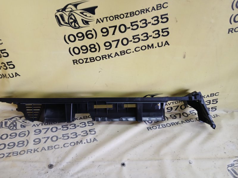 Кронштейн полки багажника задний правый Q8 2019 DCBD