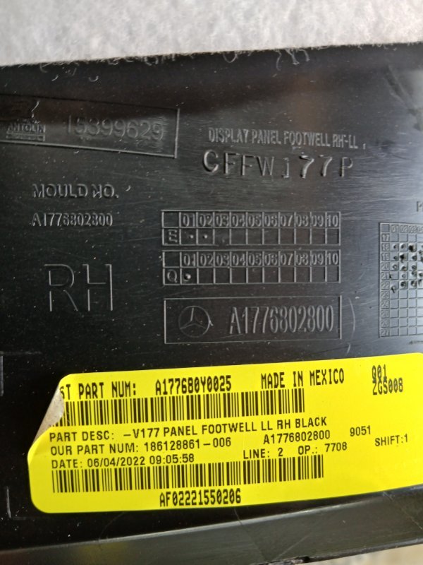Накладка стойки правая Mercedes-Benz GLB 250 26092030411829