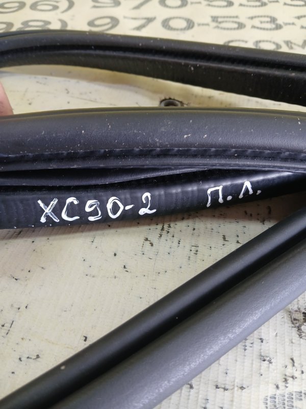 Уплотнитель двери передний левый XC90 2016 t27