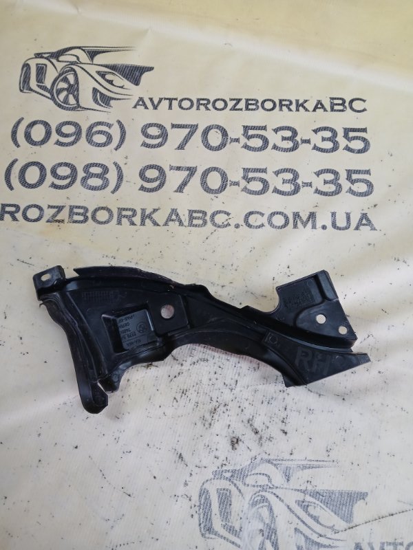 Уплотнитель капота правый 530 2018 G30 XB1142M0