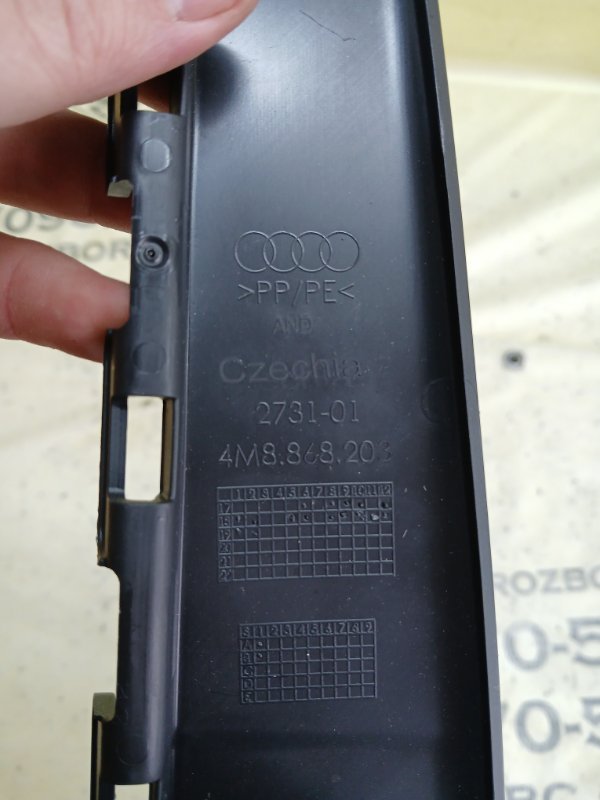 Накладка стойки Audi Q8 DCBD