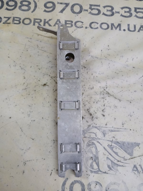 Кронштейн радиатора BMW X1 F48 B46A20O1 Кронштейн радиатора BMW X1 F48 B46A20O1