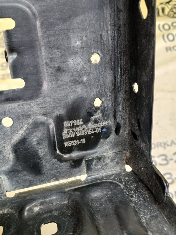 Крепление фары переднее правое BMW X1 F48 B46A20O1 Крепление фары переднее правое BMW X1 F48 B46A20O1