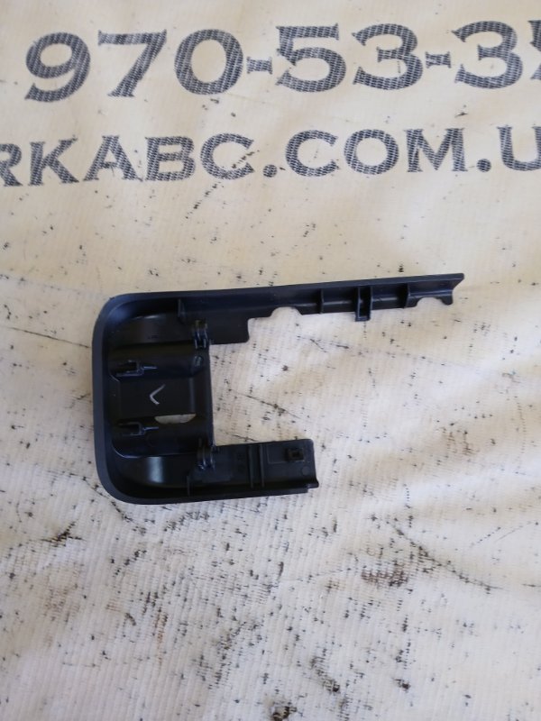 Заглушка полозьев сиденья Mercedes-Benz GLB 250 26092030411829