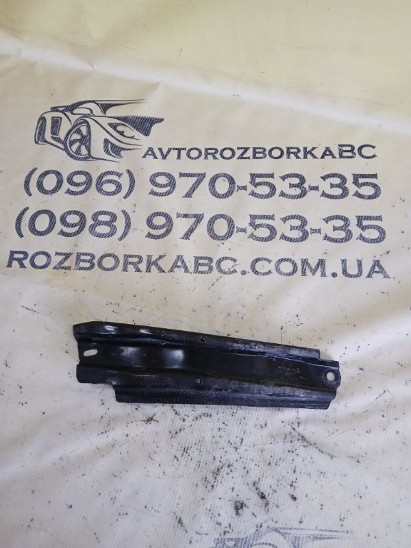 Запчасть кронштейн радиатора Audi Q5 2018 80A 2.0 DAYB 80A805527 Б/У Кронштейн радиатора Audi Q5 2018 80A 2.0 DAYB 80A805527 Б/У