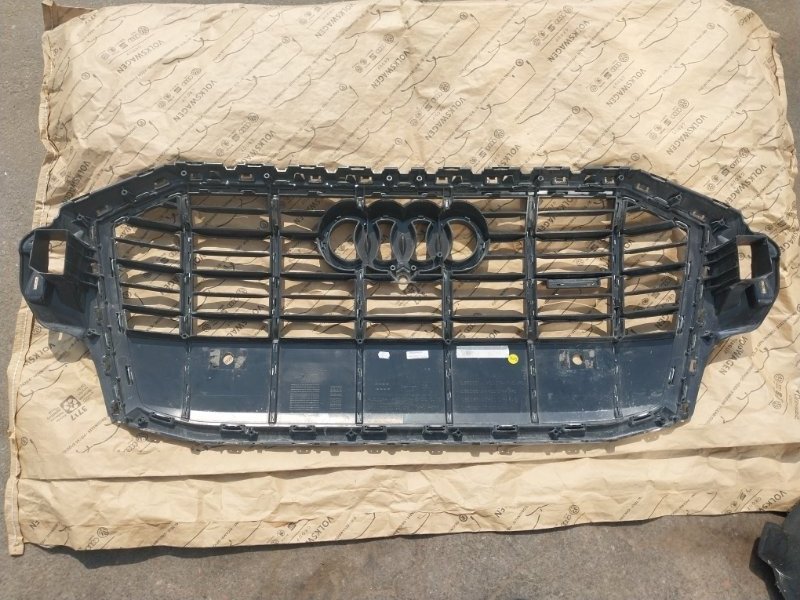 Решетка радиатора Q7 2020 4M DCBD