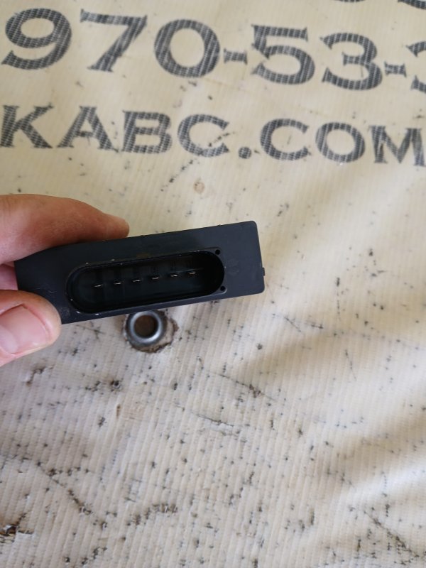 Блок управление топливным насосом Audi Q5 80A 2.0 DAYB Блок управление топливным насосом Audi Q5 80A 2.0 DAYB