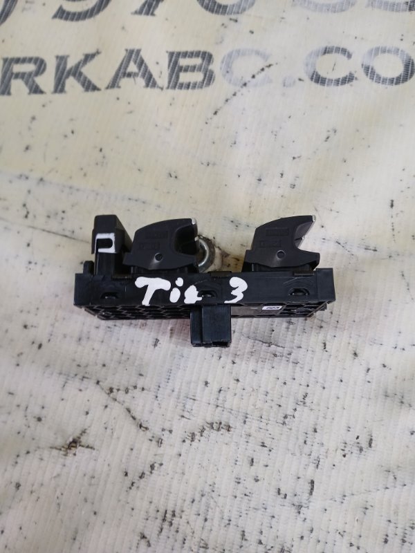 Блок управления стеклоподъемниками передний Volkswagen Tiguan Tiguan 2 DGUA