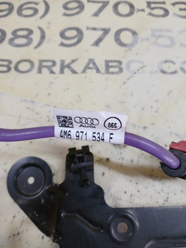 Кронштейн Q8 2019 3.0 DCBD
