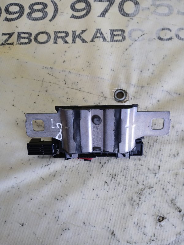 Петля двери багажника Audi Q5 80A 2.0 DAYB