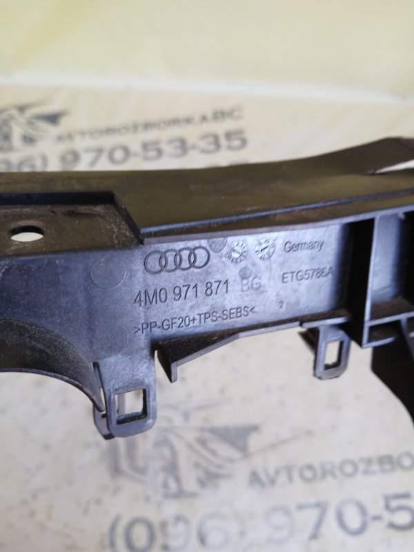 Кронштейн Audi Q8 3.0 DCBD
