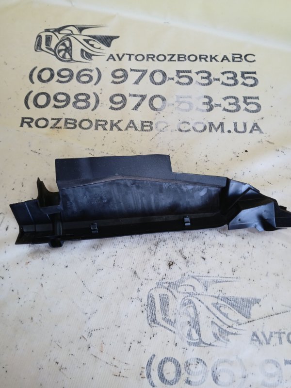 Уплотнитель крыла передний правый Q8 2019 3.0 DCBD