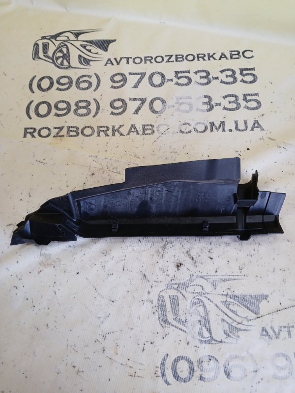 Уплотнитель крыла передний левый Q8 2019 3.0 DCBD