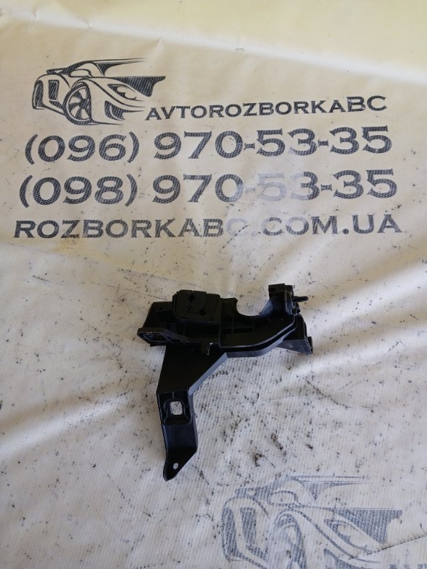 Кронштейн передний Audi Q8 2019 3.0 DCBD 4M0971871BH Б/У