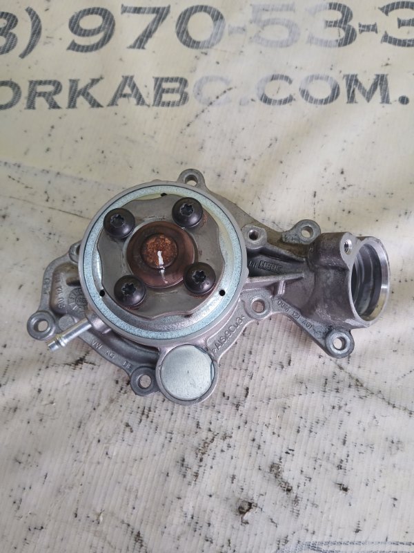 Помпа водного охлаждение Q8 2019 3.0 DCBD