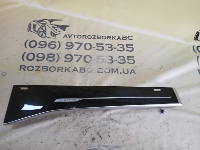 Декоративная накладка торпедо Q8 2019 3.0 DCBD