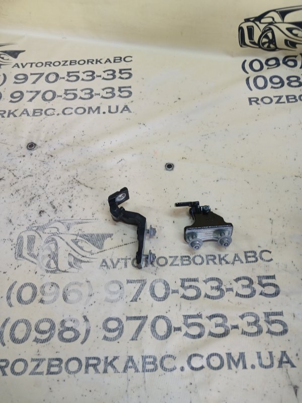 Запчасть петля двери задняя правая Mercedes-Benz GLB 2022 250 26092030411829 A 177 730 24 02 Б/У Петля двери задняя правая Mercedes-Benz GLB 2022 250 26092030411829 A 177 730 24 02 Б/У