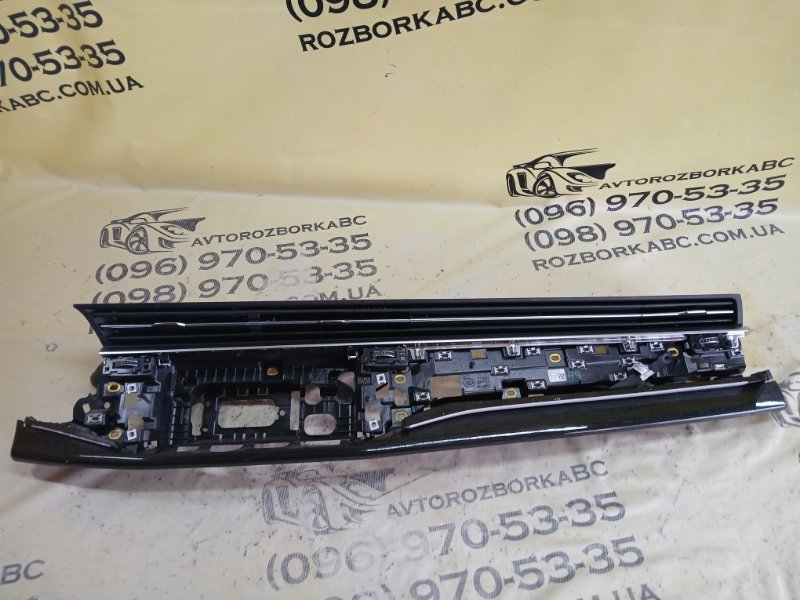 Дефлектор центральной панели Q8 2019 3.0 DCBD Дефлектор центральной панели Q8 2019 3.0 DCBD