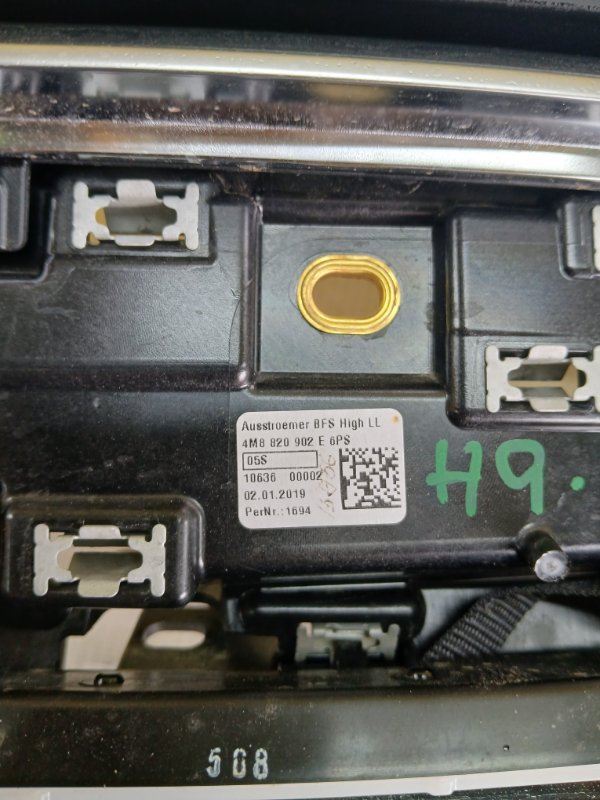 Дефлектор центральной панели Audi Q8 3.0 DCBD Дефлектор центральной панели Audi Q8 3.0 DCBD