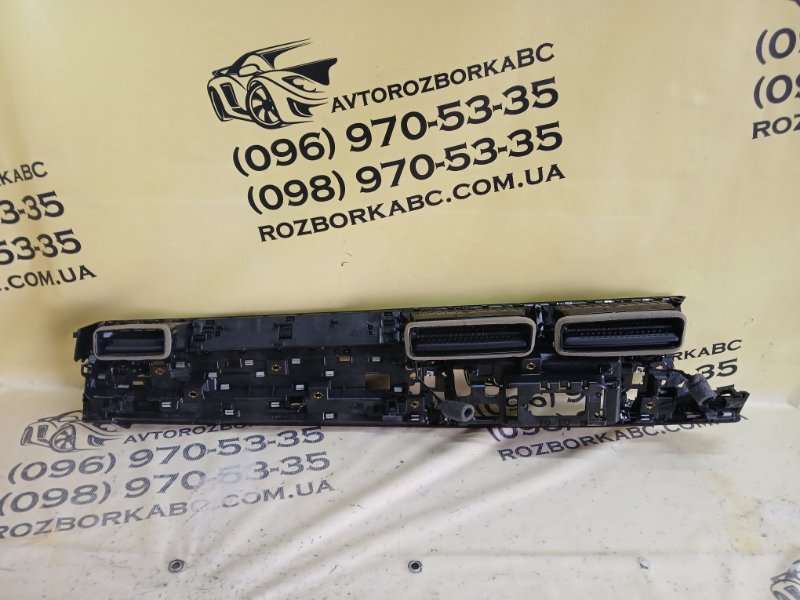 Дефлектор центральной панели Q8 2019 3.0 DCBD Дефлектор центральной панели Q8 2019 3.0 DCBD