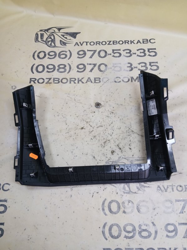 Накладка передней панели передняя левая Q8 2019 3.0 DCBD Накладка передней панели передняя левая Q8 2019 3.0 DCBD