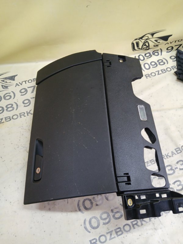 Бардачок передний правый Q8 2019 3.0 DCBD Бардачок передний правый Q8 2019 3.0 DCBD