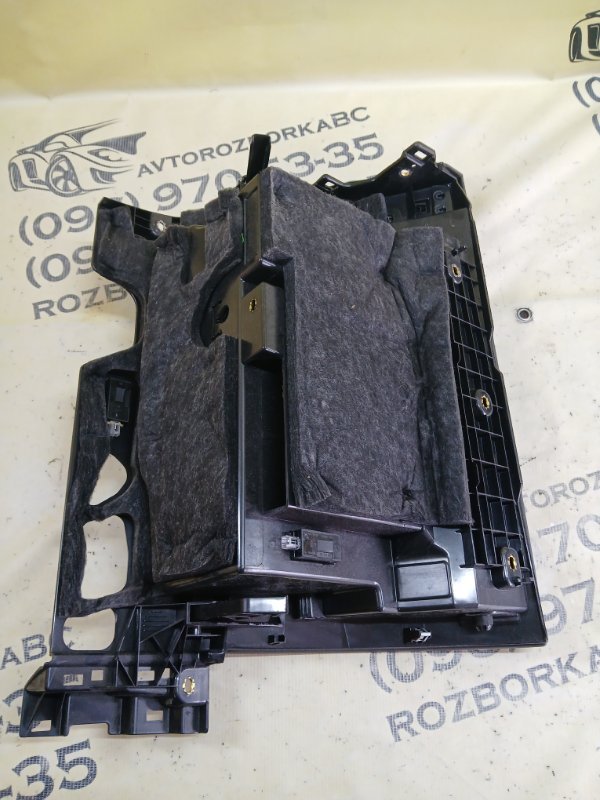 Бардачок передний правый Audi Q8 3.0 DCBD Бардачок передний правый Audi Q8 3.0 DCBD