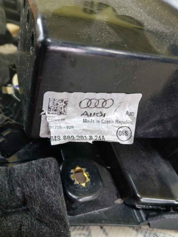 Бардачок торпеди передний левый Q8 2019 3.0 DCBD Бардачок торпеди передний левый Q8 2019 3.0 DCBD