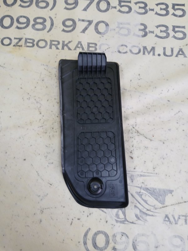 Накладка передняя левая Q8 2019 3.0 DCBD Накладка передняя левая Q8 2019 3.0 DCBD