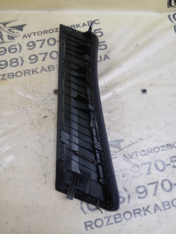 Накладка сиденья задняя правая Audi Q8 3.0 DCBD Накладка сиденья задняя правая Audi Q8 3.0 DCBD