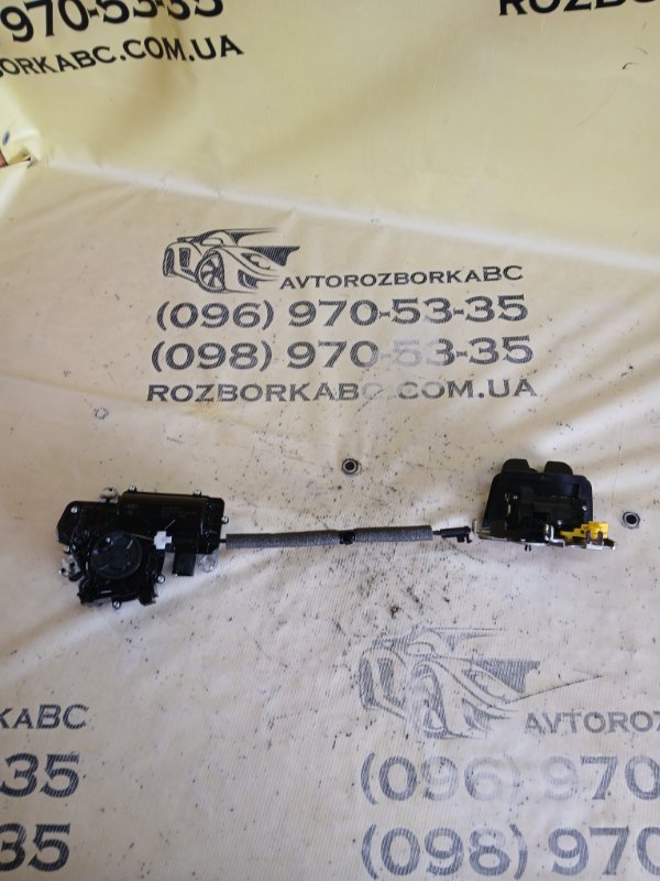 Запчасть дотяжка/актуатор крышки багажника Audi Q3 2021 83A 2.0 CZRA 81A827506 Б/У Дотяжка/актуатор крышки багажника Audi Q3 2021 83A 2.0 CZRA 81A827506 Б/У