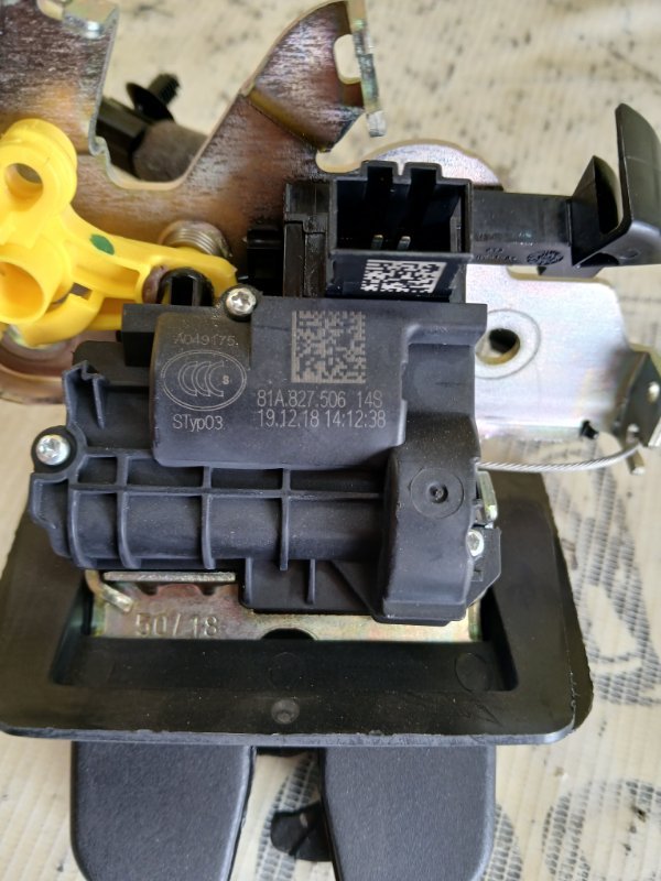 Дотяжка/актуатор крышки багажника Q3 2021 83A 2.0 CZRA Дотяжка/актуатор крышки багажника Q3 2021 83A 2.0 CZRA