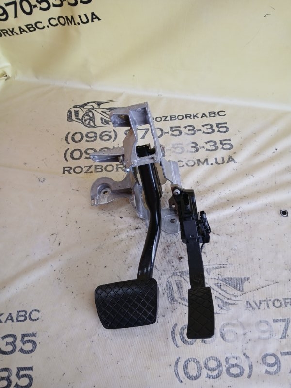 Запчасть педаль газа Audi Q8 2019 3.0 DCBD 4N1723523 Б/У Педаль газа Audi Q8 2019 3.0 DCBD 4N1723523 Б/У
