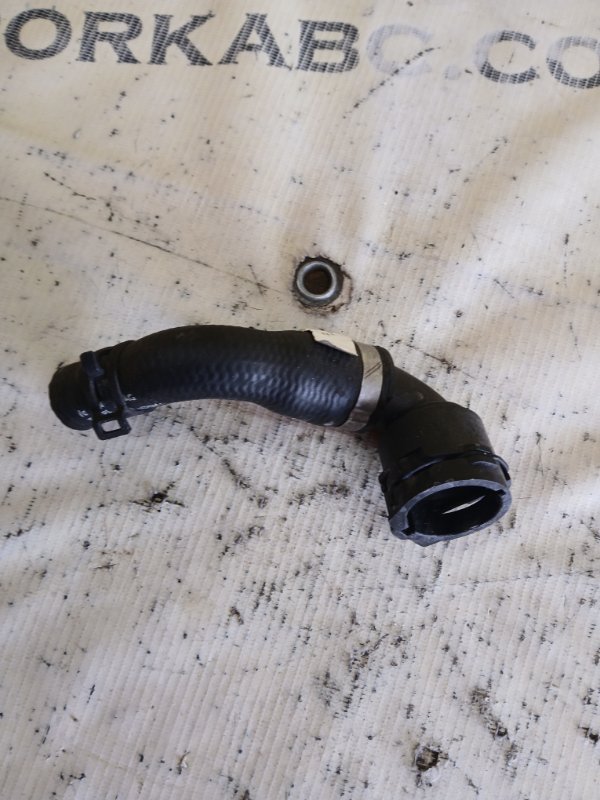 Патрубок системы охлаждения Q8 2019 3.0 DCBD Патрубок системы охлаждения Q8 2019 3.0 DCBD