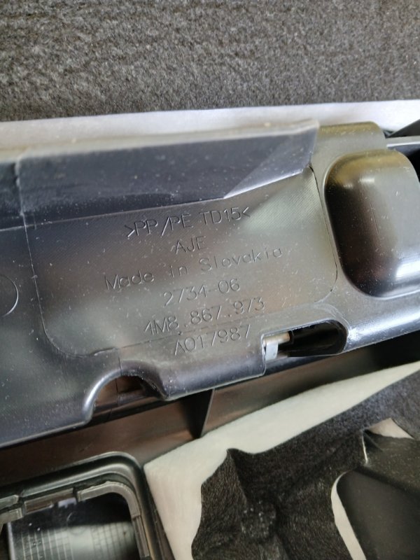 Обшивка двери багажника задняя Audi Q8 3.0 DCBD Обшивка двери багажника задняя Audi Q8 3.0 DCBD