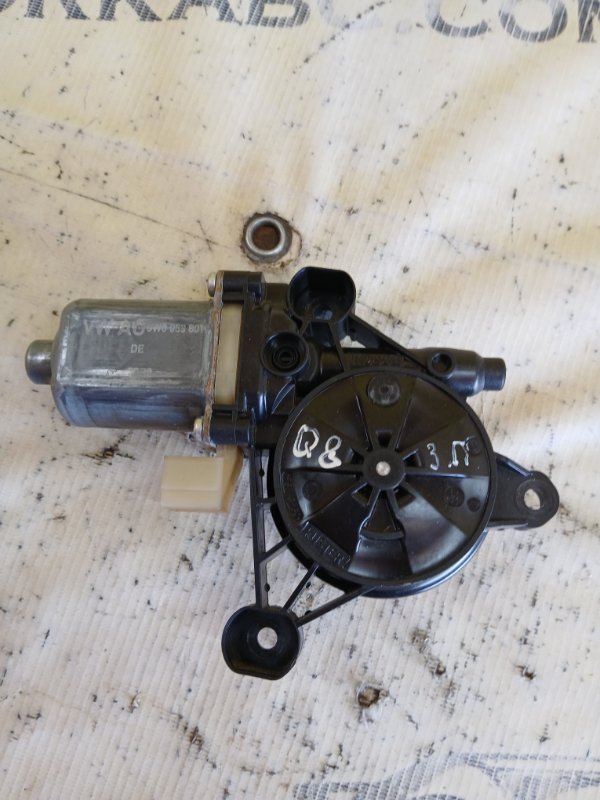 Моторчик стеклоподъемника задний правый Q8 2019 3.0 DCBD Моторчик стеклоподъемника задний правый Q8 2019 3.0 DCBD