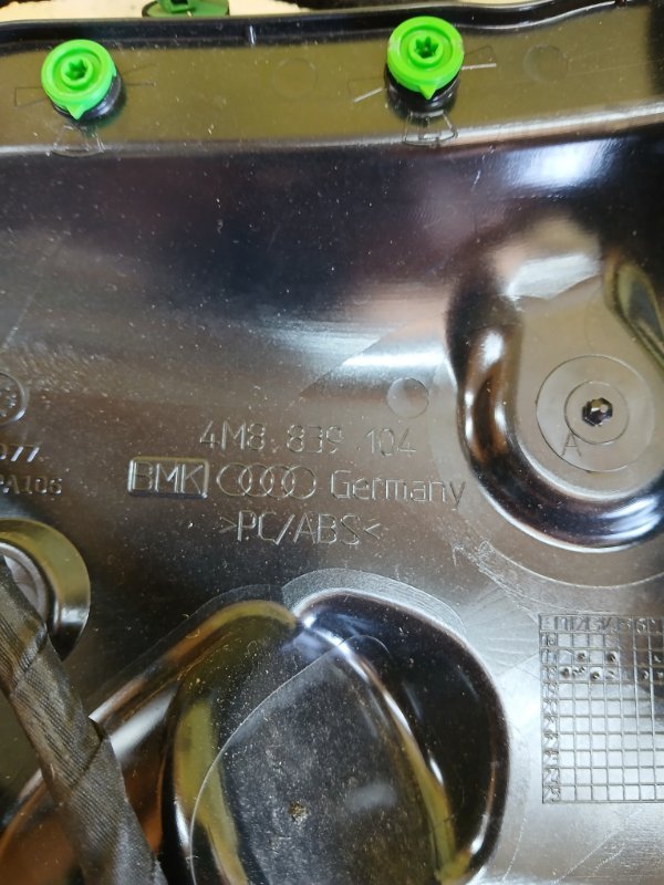 Накладка двери задняя правая Q8 2019 3.0 DCBD Накладка двери задняя правая Q8 2019 3.0 DCBD